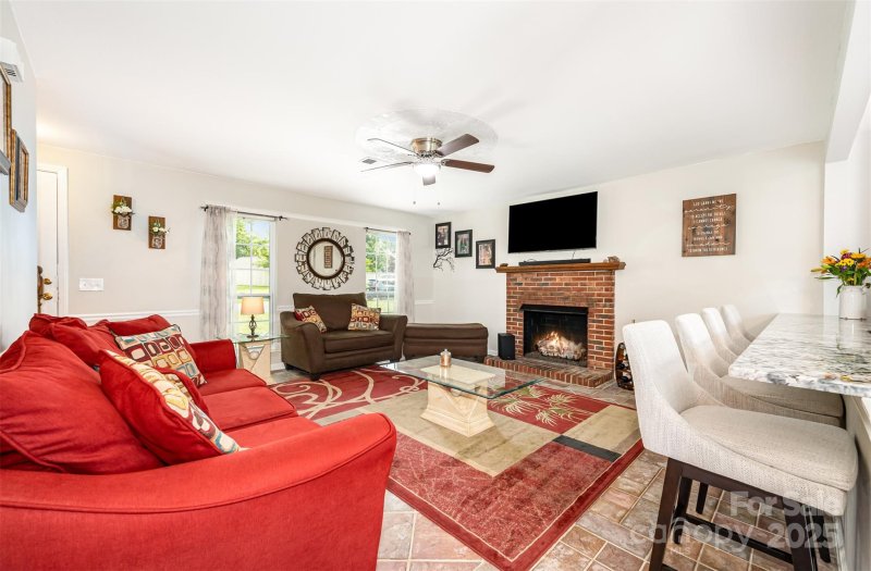 Property image 4 of 2424 Castlecomer Drive in Wexford, Charlotte, NC 28262