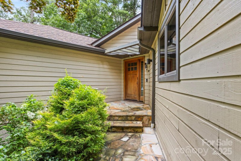 Property image 4 of 35 Mountain Lake Drive in Flat Rock Lakes, Hendersonville, NC 28739