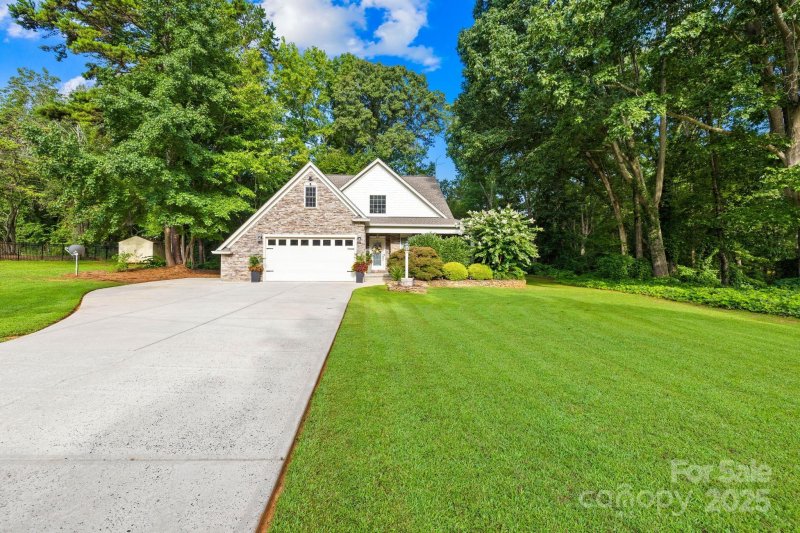 Property image 2 of 119 Jennymarie Road in Serene Lake, Mooresville, NC 28115