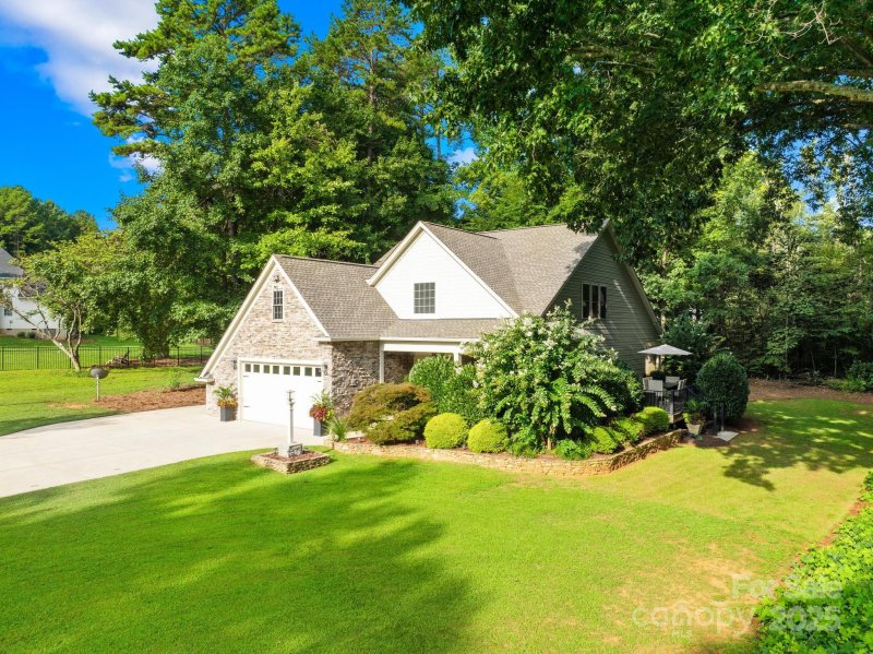 Property image 4 of 119 Jennymarie Road in Serene Lake, Mooresville, NC 28115