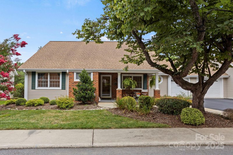 Saddlebrook, Hendersonville Community