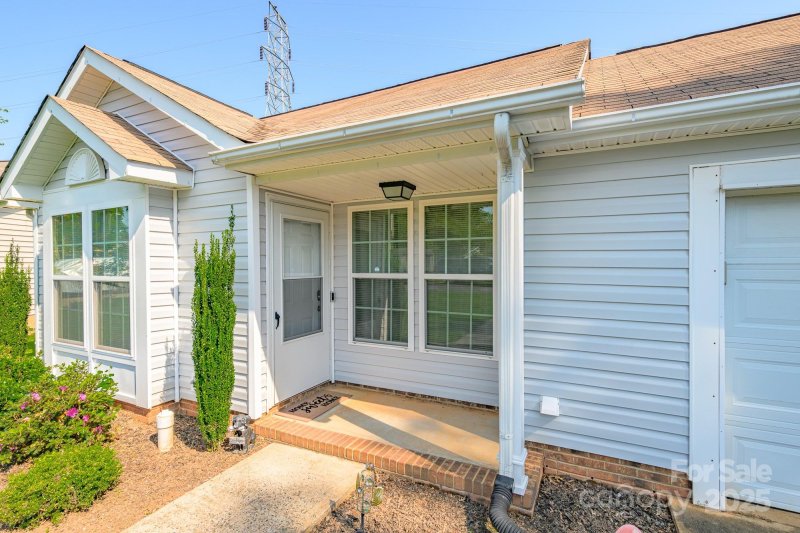 Property image 3 of 1709 Katherine Kiker Road in Faires Farm, Charlotte, NC 28213