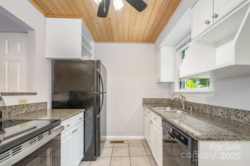 Property image 5 of 547 Wakefield Drive in Selwyn Village, Charlotte, NC 28209