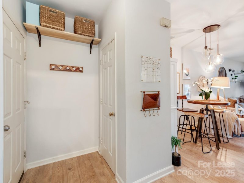 Property image 3 of 3308 Selwyn Farms Lane in Hunters Run, Charlotte, NC 28209