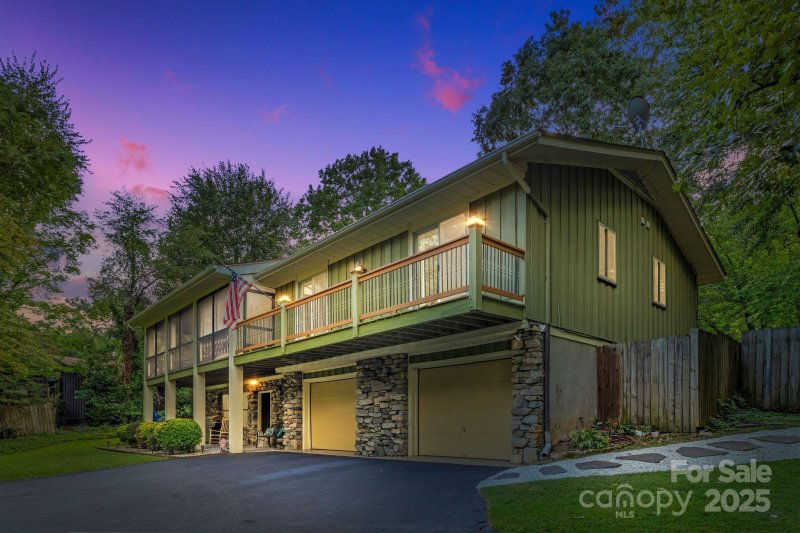 Hickory Hill, Hendersonville Community