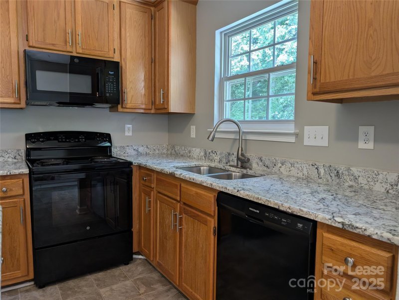 Property image 4 of 10002 Baxter Caldwell Drive in Faires Farm, Charlotte, NC 28213