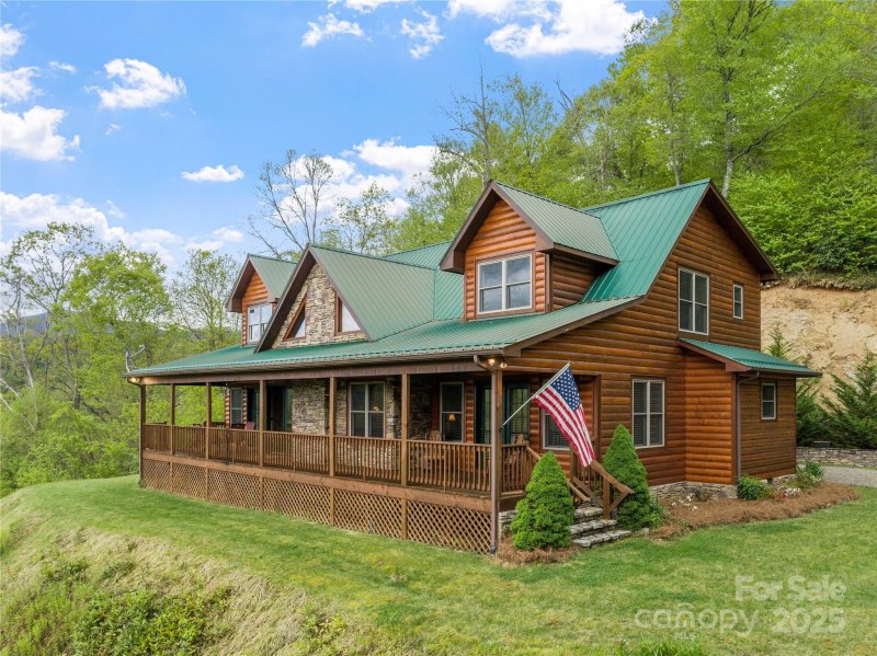 Property image 3 of 370 Appaloosa Trail in Riverwalk, Burnsville, NC 28714