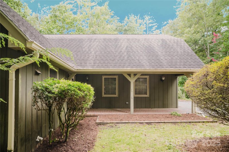 Property image 2 at 305 Heathcote Road, Hendersonville, NC 28791