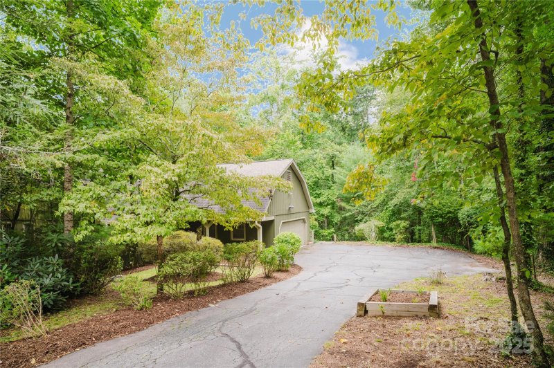 Property image 4 at 305 Heathcote Road, Hendersonville, NC 28791