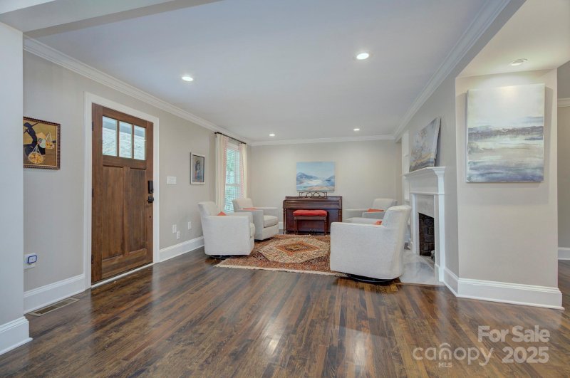 Property image 5 of 823 Sedgefield Road in Sedgefield, Charlotte, NC 28209