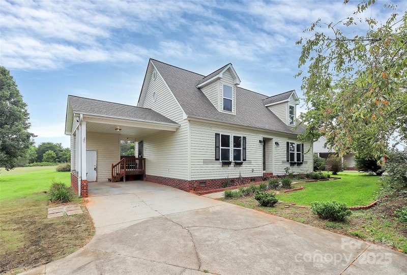 Property image 2 of 2614 Reepsville Road in Hampton Heights, Lincolnton, NC 28092