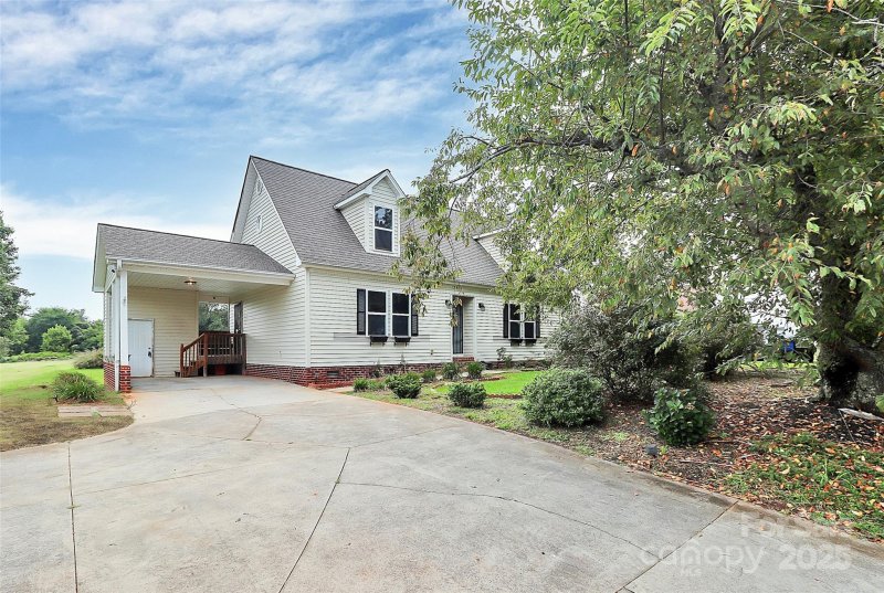 Property image 3 of 2614 Reepsville Road in Hampton Heights, Lincolnton, NC 28092