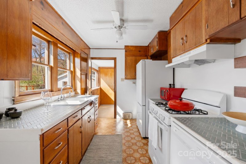 Property image 4 of 22 Jarrett Street in West Asheville, Asheville, NC 28806