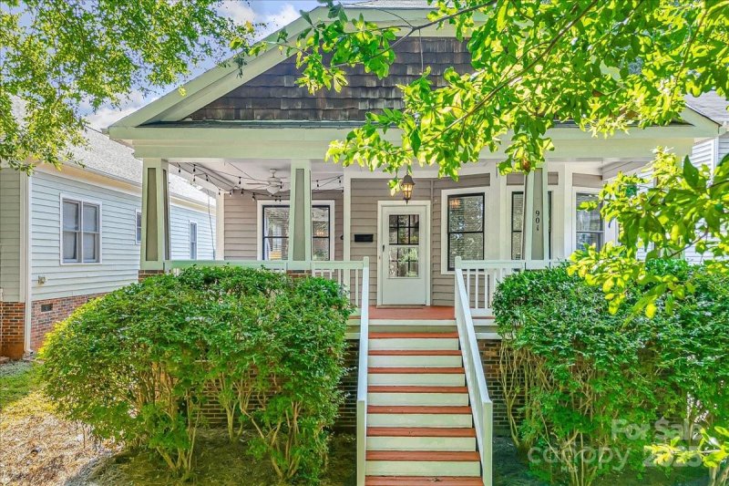 Property image 2 at 901 Woodruff Place, Charlotte, NC 28208