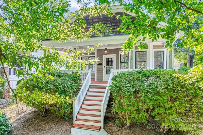 Property image 3 at 901 Woodruff Place, Charlotte, NC 28208