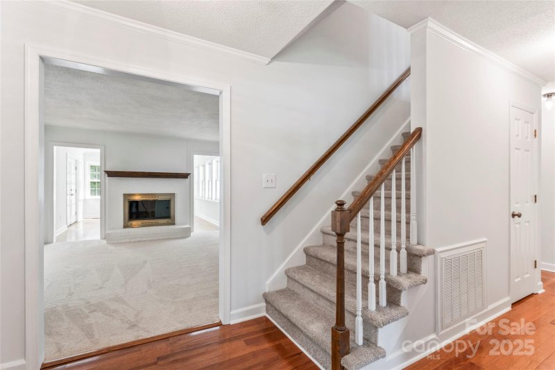 Property image 2 of 5812 Chapel Creek Court in Sturnbridge, Charlotte, NC 28226