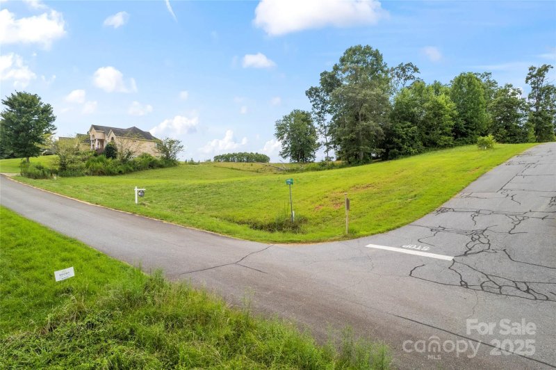 Property image 4 of 3615 Cornwell Court in Silver Creek Plantation, Morganton, NC 28655