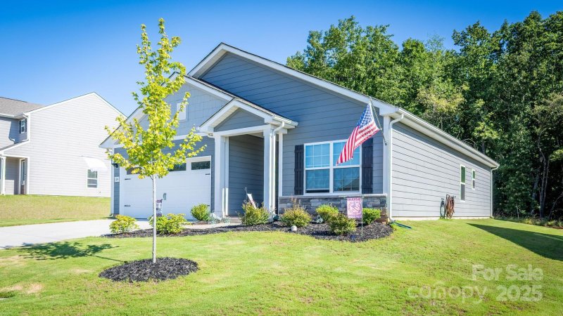 Property image 2 of 124 N Sina Street in Colonial Crossing, Troutman, NC 28166