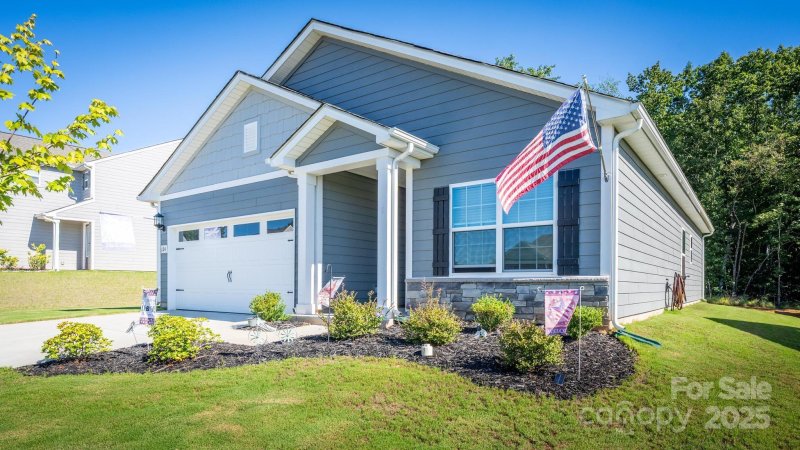 Property image 3 of 124 N Sina Street in Colonial Crossing, Troutman, NC 28166