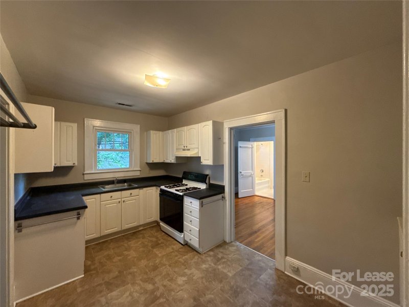 Property image 3 at 518 Oakland Avenue, Charlotte, NC 28204
