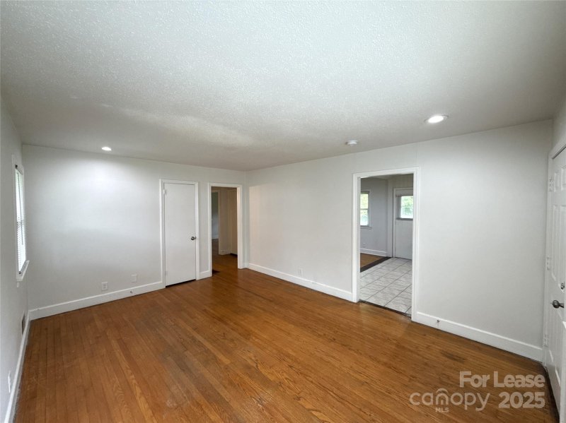 Property image 3 of 424 Walnut Avenue in Elmwood, Gastonia, NC 28054