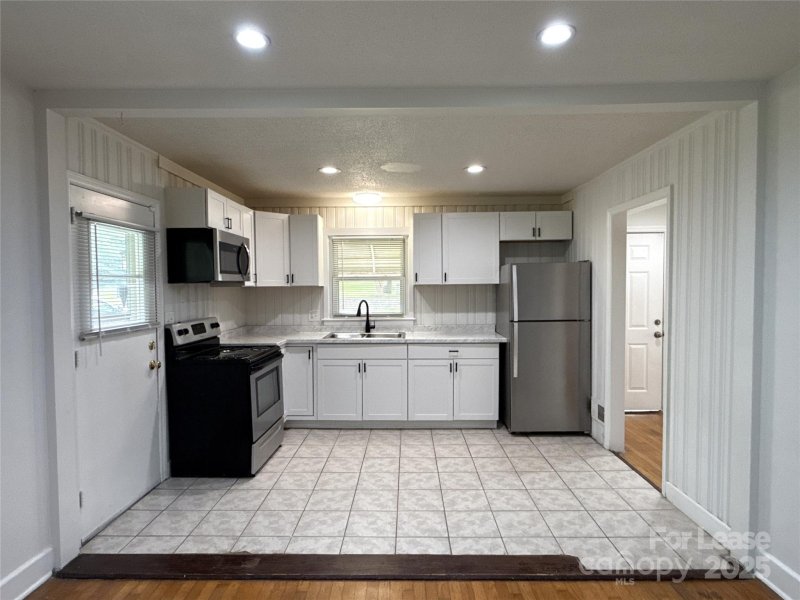 Property image 5 of 424 Walnut Avenue in Elmwood, Gastonia, NC 28054