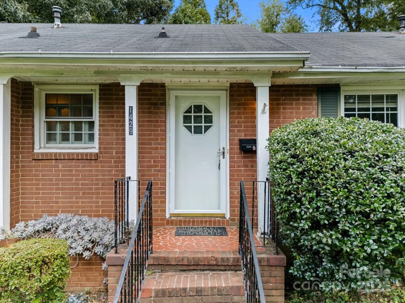 Property image 3 of 1429 Tarrington Avenue in Sheffield, Charlotte, NC 28205