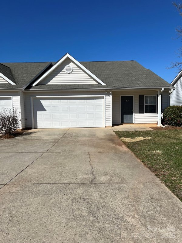 Property image 3 of 162 Springwood Lane in Oak Tree Clusters, Mooresville, NC 28117