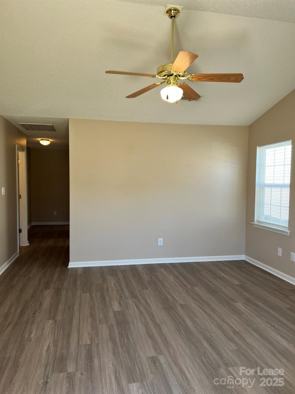 Property image 5 of 162 Springwood Lane in Oak Tree Clusters, Mooresville, NC 28117