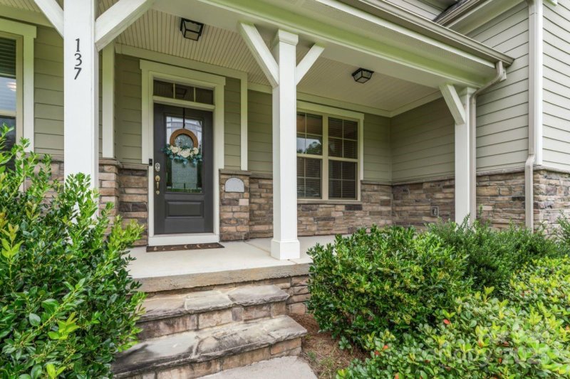 Property image 2 of 137 Rain Shadow Drive in Hollybrook, Mooresville, NC 28115
