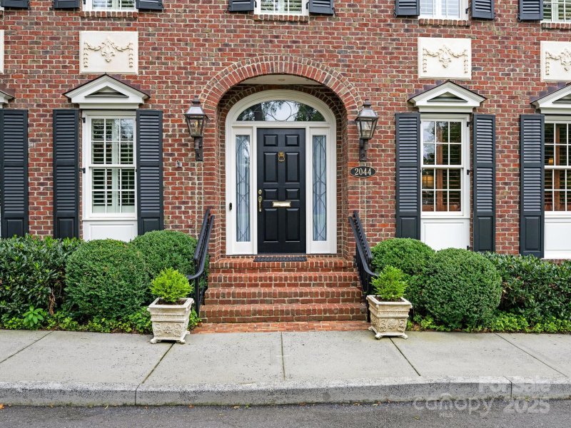 Property image 2 of 2044 Queens Road in Myers Park, Charlotte, NC 28207