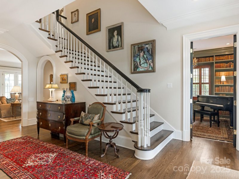 Property image 3 of 2044 Queens Road in Myers Park, Charlotte, NC 28207