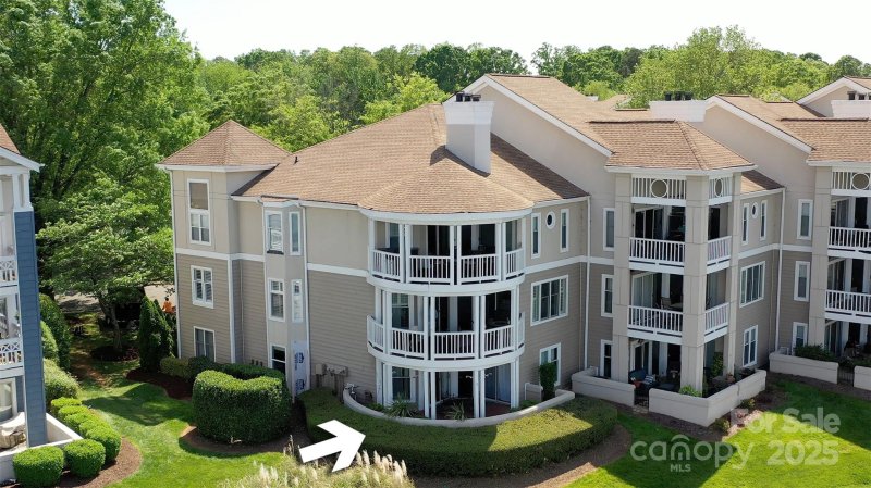 Property image 3 of 18647 Vineyard Point Lane in Vineyard Point, Cornelius, NC 28031