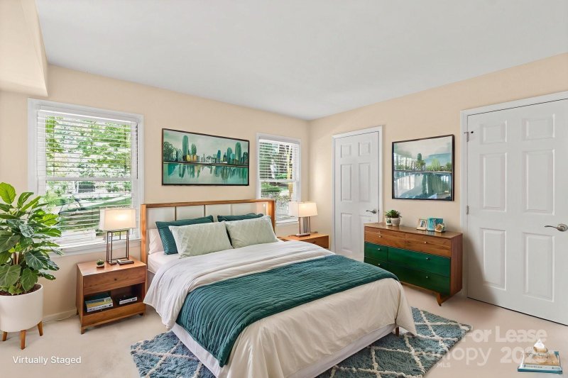 Colony Crossing, Charlotte Community