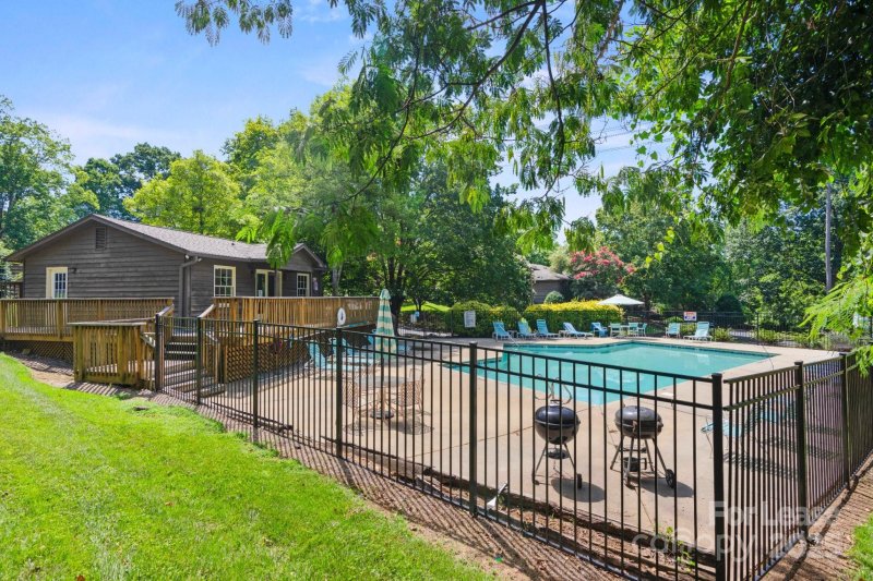 Property image 5 of 3505 Colony Crossing Drive in Colony Crossing, Charlotte, NC 28226