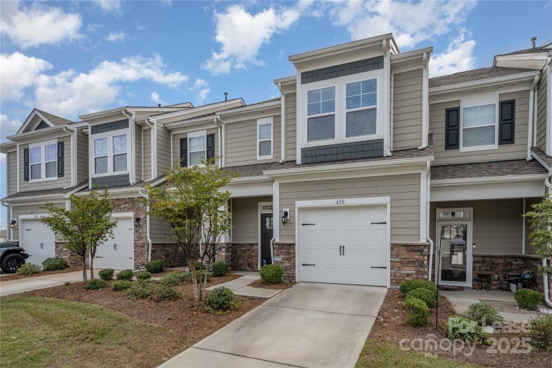 Property image 3 of 630 Cypress Glen Lane in Ivy Ridge, Lake Wylie, SC 29710