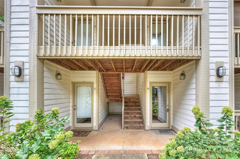 Property image 2 of 1031 Churchill Downs Court in Churchill Downs, Charlotte, NC 28211