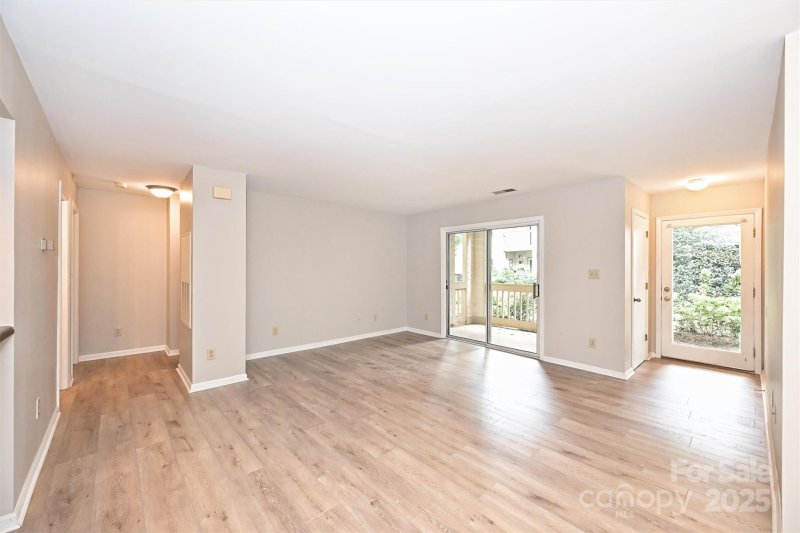 Property image 4 of 1031 Churchill Downs Court in Churchill Downs, Charlotte, NC 28211