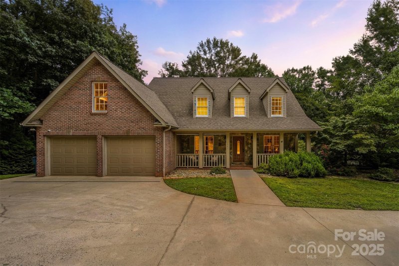 Providence Forest, Hickory Community