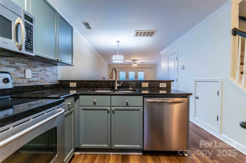 Property image 4 at 1230 Green Oaks Lane, Charlotte, NC 28205