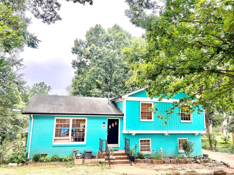 Property image 2 of 6708 Lynmont Drive in Idlewild, Charlotte, NC 28212