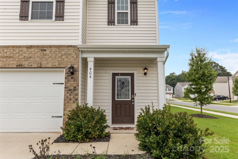 Property image 2 of 404 Misty Law Lane in Boshamer Farms, Clover, SC 29710