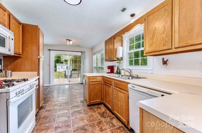 Property image 4 of 4306 Wynborough Lane in Brynmoor, Charlotte, NC 28269