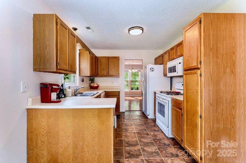 Property image 5 of 4306 Wynborough Lane in Brynmoor, Charlotte, NC 28269