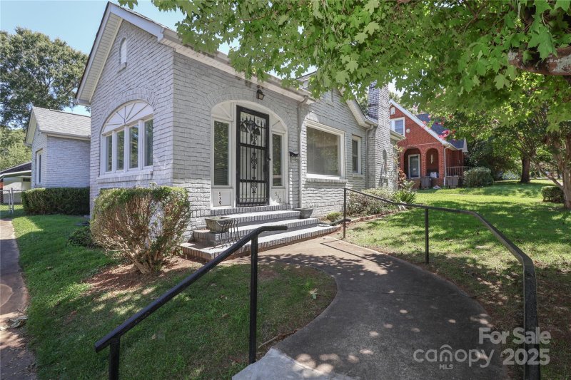 Property image 2 of 539 Margaret Drive in COUNTRY CLUB ESTATES, Statesville, NC 28677