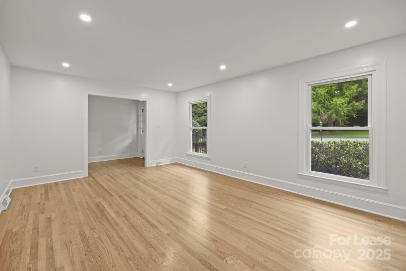 Property image 4 at 422 Roselawn Place, Charlotte, NC 28211