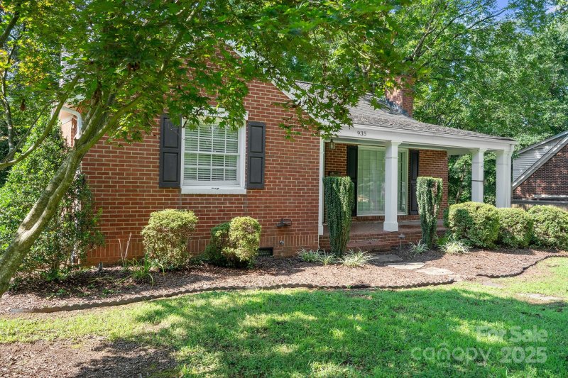 Property image 2 at 935 4th Avenue, Hickory, NC 28601