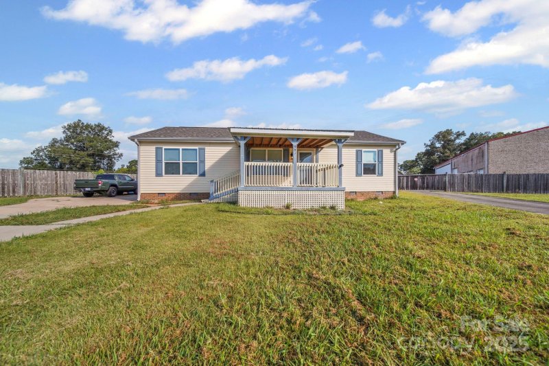 Property image 2 of 999 Stones Throw Drive in Stones Throw, Concord, NC 28025