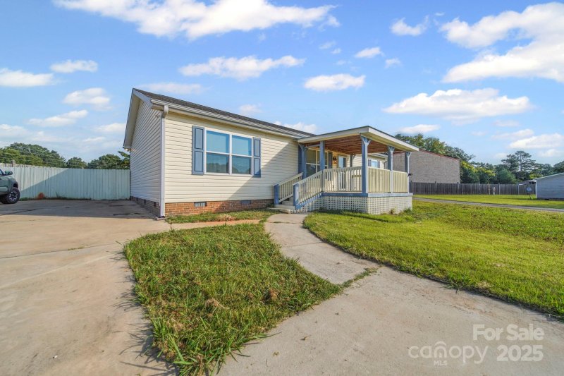 Property image 4 of 999 Stones Throw Drive in Stones Throw, Concord, NC 28025