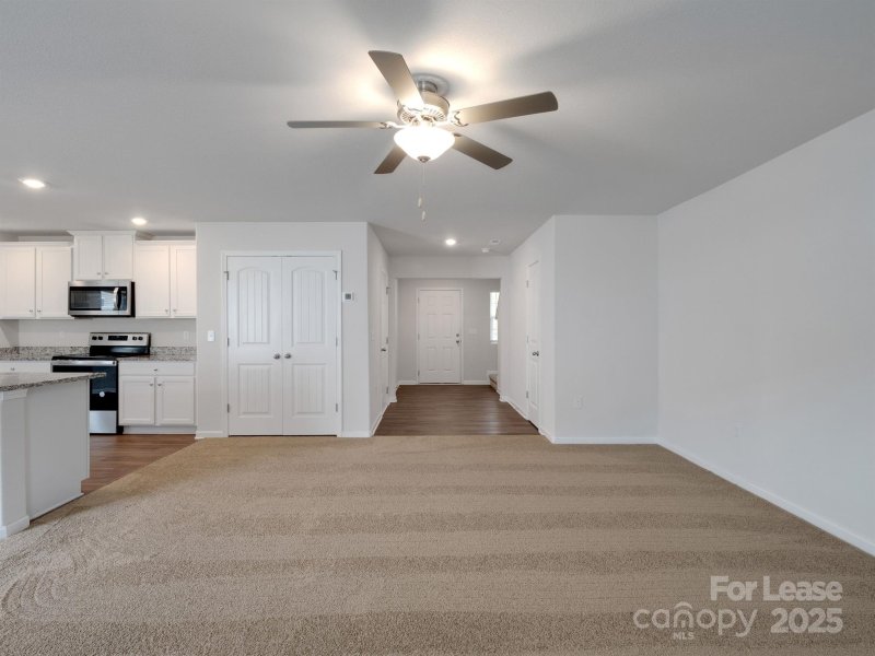 Property image 5 of 9346 Creedmore Hills Drive in Creedmore Hills, Charlotte, NC 28214